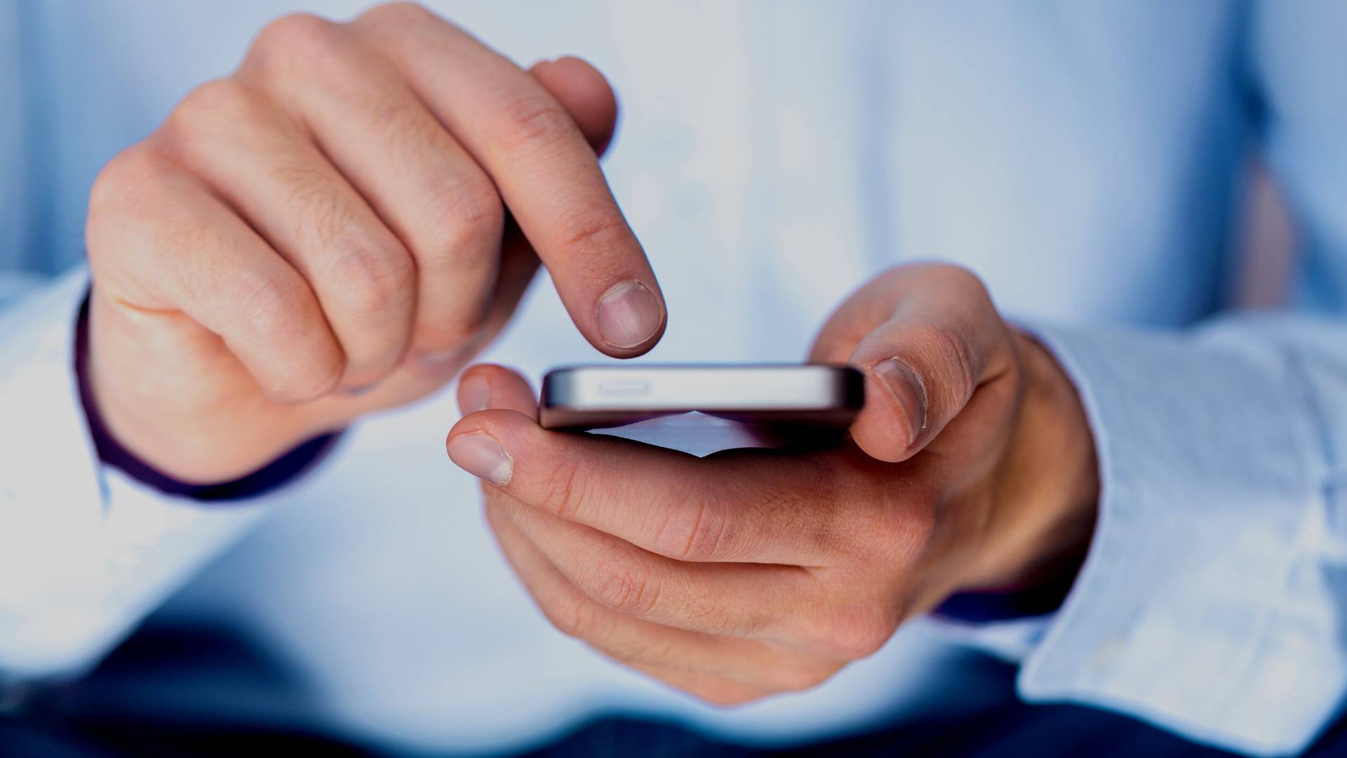 Man searching for a product or service on his cell phone.